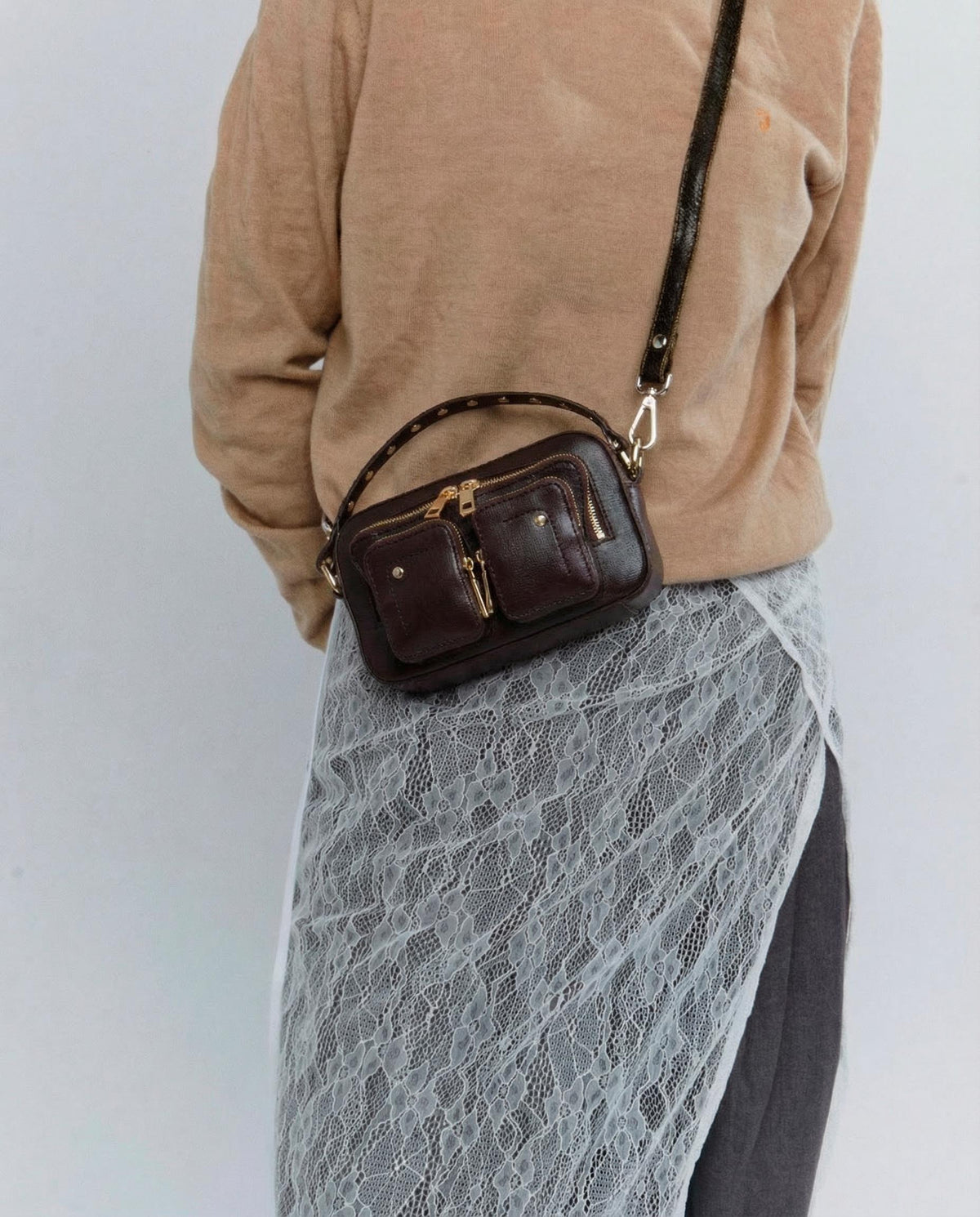 Núnoo Helena Florence Chocolate w. Gold Small bag Chocolate